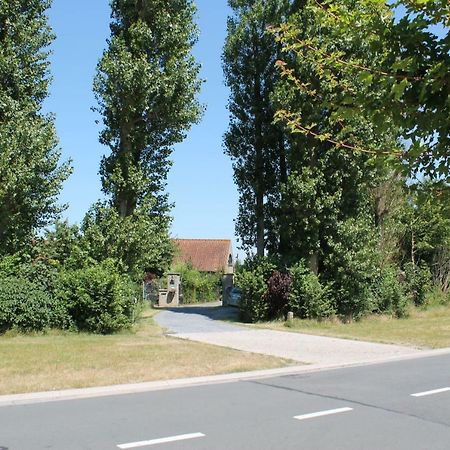 Ateljee Devlaux Bed & Breakfast Верне Екстериор снимка