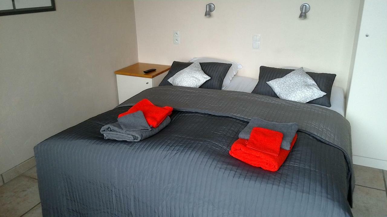 Ateljee Devlaux Bed & Breakfast Верне Екстериор снимка